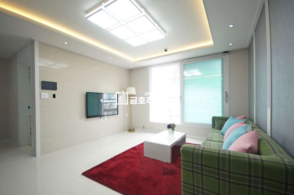 경기 부천원미구 심곡동 ♬ 넓은거실 3-4인가족♬ ● 초.중.고 초역세권 ● ◐ 244세대 14층건물◑ ㉿ 안방12자 중간방11자 ㉿ 분양 매물번호 10496 사진 3
