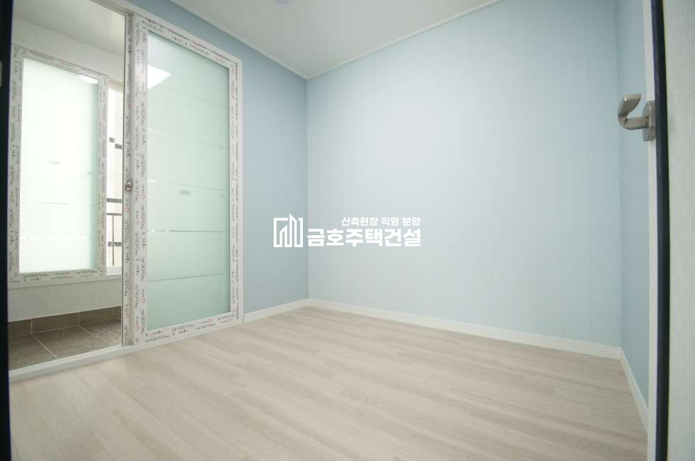 인천 계양구 작전동 ★ 헤링본 마루와 감각적인 인테리어! 하루종일 밝은 정남향 채광까지~ ♬ 신혼부부 강추 현장! 분양 매물번호 10472 사진 12
