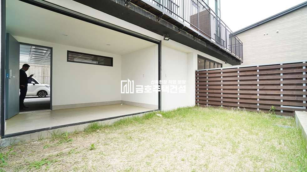 경기 광주시 오포읍 신현리 큐비코 타운하우스 / 16개동 54세대 수직구조형 / 실내면적 43평 & 개별 마당과 테라스 분양 매물번호 11123 사진 30